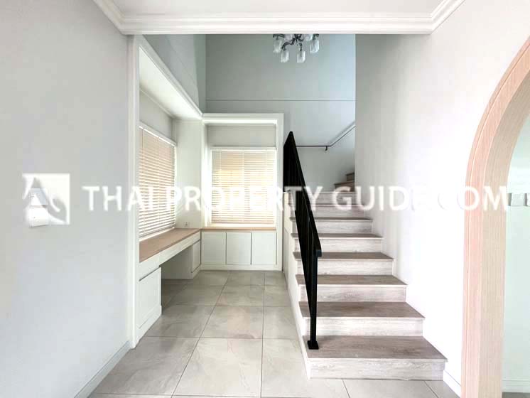 House with Shared Pool in Bangnatrad 